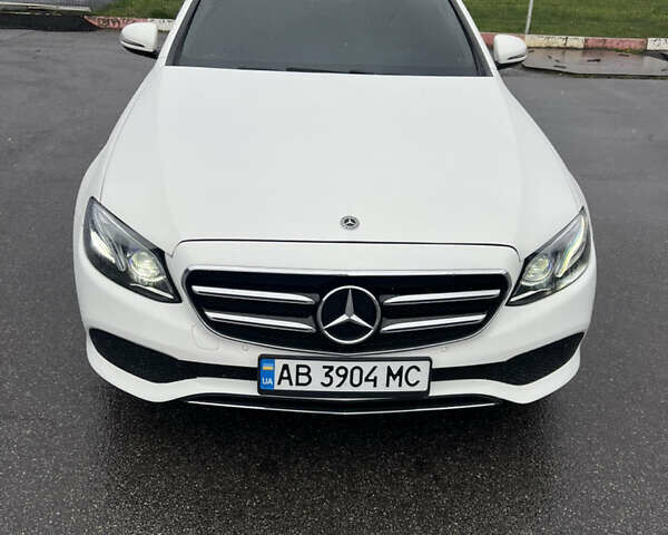 Белый Мерседес Е-Класс, объемом двигателя 1.95 л и пробегом 125 тыс. км за 28500 $, фото 1 на Automoto.ua
