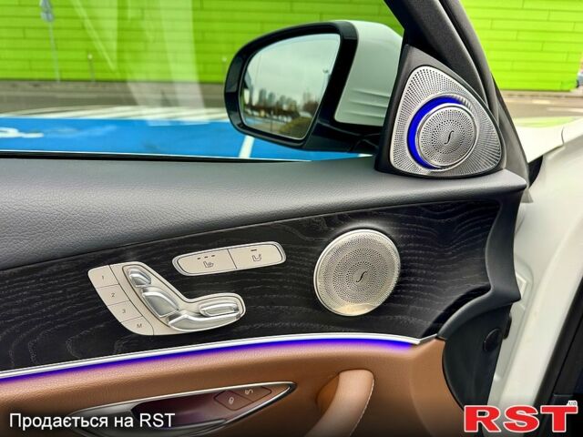 Белый Мерседес Е-Класс, объемом двигателя 2 л и пробегом 99 тыс. км за 31900 $, фото 5 на Automoto.ua