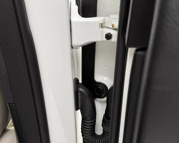 Білий Мерседес Е-Клас, об'ємом двигуна 1.99 л та пробігом 141 тис. км за 26950 $, фото 51 на Automoto.ua