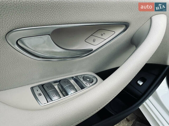 Белый Мерседес Е-Класс, объемом двигателя 2 л и пробегом 52 тыс. км за 33000 $, фото 17 на Automoto.ua