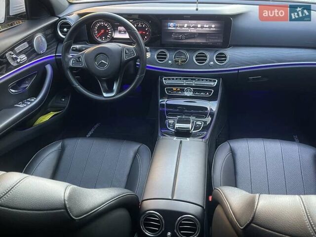 Білий Мерседес Е-Клас, об'ємом двигуна 1.99 л та пробігом 74 тис. км за 30000 $, фото 39 на Automoto.ua