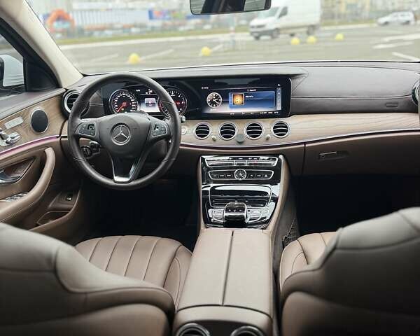 Белый Мерседес Е-Класс, объемом двигателя 2 л и пробегом 89 тыс. км за 33499 $, фото 22 на Automoto.ua