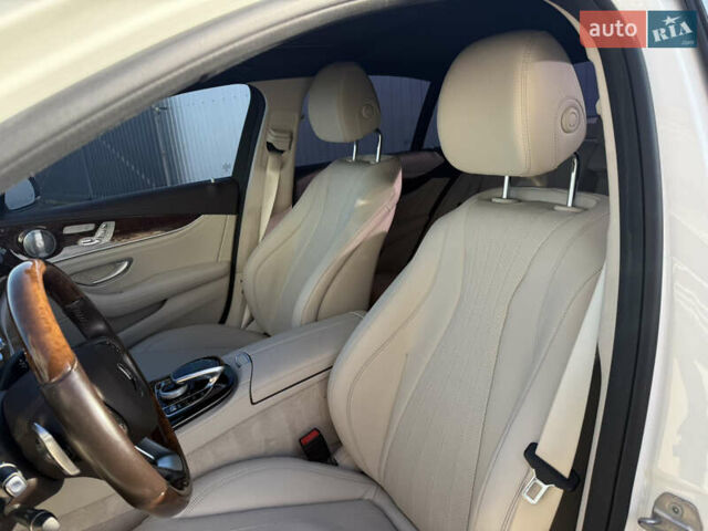 Белый Мерседес Е-Класс, объемом двигателя 2 л и пробегом 85 тыс. км за 22500 $, фото 11 на Automoto.ua