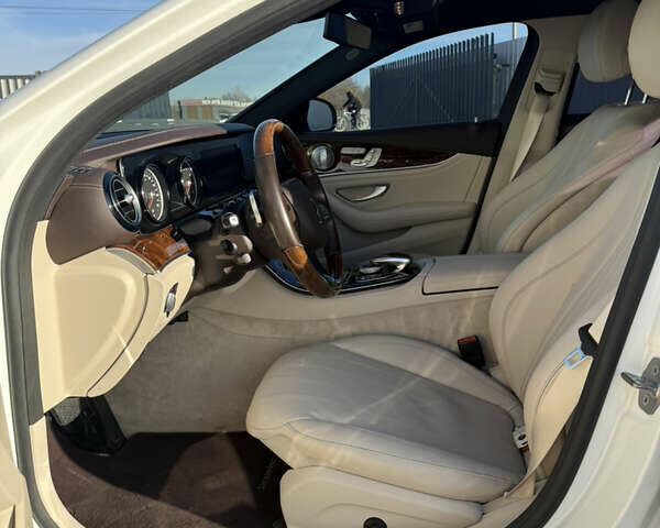 Белый Мерседес Е-Класс, объемом двигателя 2 л и пробегом 85 тыс. км за 22500 $, фото 12 на Automoto.ua