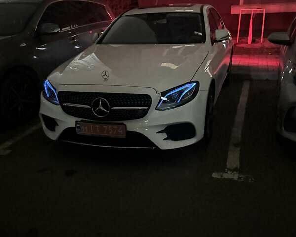 Белый Мерседес Е-Класс, объемом двигателя 2 л и пробегом 89 тыс. км за 33499 $, фото 37 на Automoto.ua