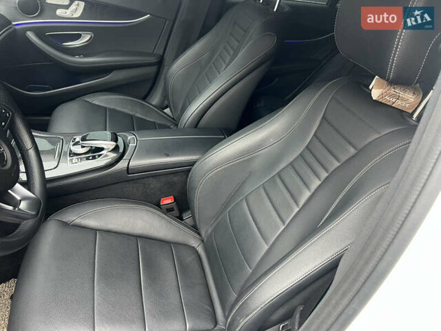 Белый Мерседес Е-Класс, объемом двигателя 1.95 л и пробегом 125 тыс. км за 28500 $, фото 11 на Automoto.ua