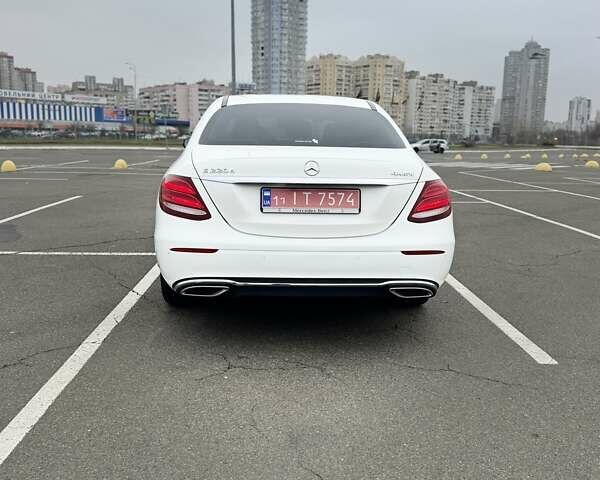 Белый Мерседес Е-Класс, объемом двигателя 2 л и пробегом 89 тыс. км за 33499 $, фото 4 на Automoto.ua