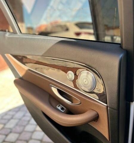 Белый Мерседес Е-Класс, объемом двигателя 1.99 л и пробегом 124 тыс. км за 30700 $, фото 17 на Automoto.ua