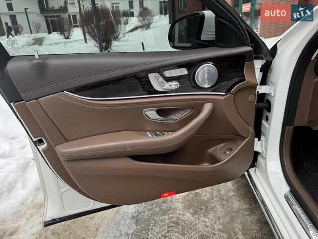 Белый Мерседес Е-Класс, объемом двигателя 2 л и пробегом 117 тыс. км за 32000 $, фото 26 на Automoto.ua