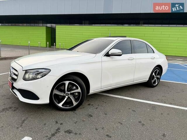 Белый Мерседес Е-Класс, объемом двигателя 1.95 л и пробегом 99 тыс. км за 31900 $, фото 3 на Automoto.ua