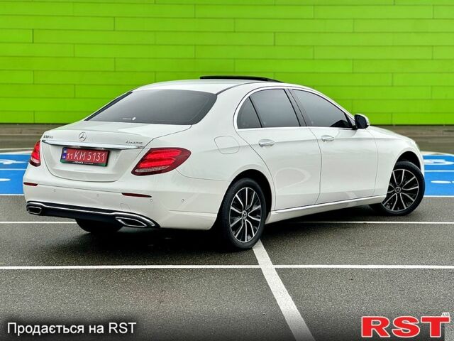 Белый Мерседес Е-Класс, объемом двигателя 2 л и пробегом 99 тыс. км за 31900 $, фото 2 на Automoto.ua