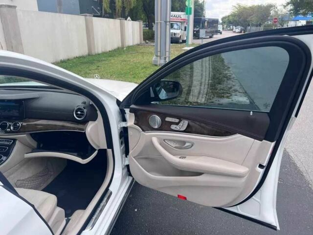 Белый Мерседес Е-Класс, объемом двигателя 2 л и пробегом 59 тыс. км за 6400 $, фото 11 на Automoto.ua