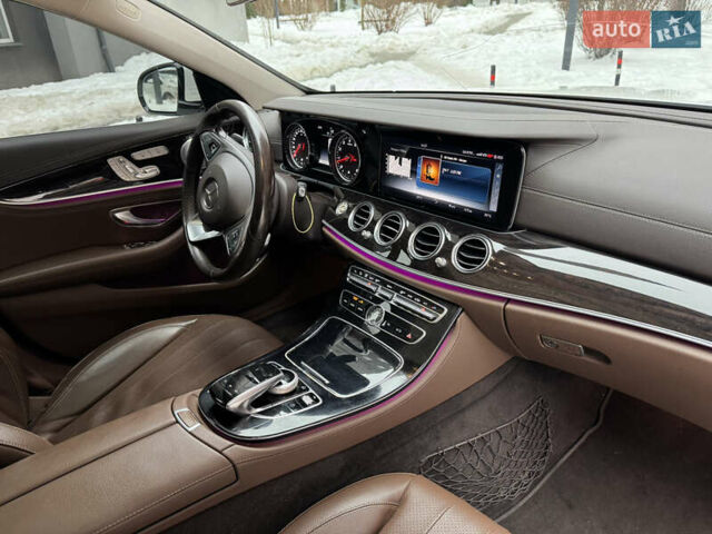 Белый Мерседес Е-Класс, объемом двигателя 2 л и пробегом 117 тыс. км за 32000 $, фото 21 на Automoto.ua