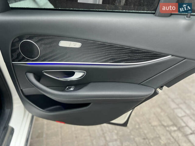 Белый Мерседес Е-Класс, объемом двигателя 1.95 л и пробегом 125 тыс. км за 28500 $, фото 38 на Automoto.ua