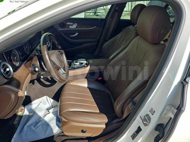 Белый Мерседес Е-Класс, объемом двигателя 2 л и пробегом 71 тыс. км за 12800 $, фото 5 на Automoto.ua