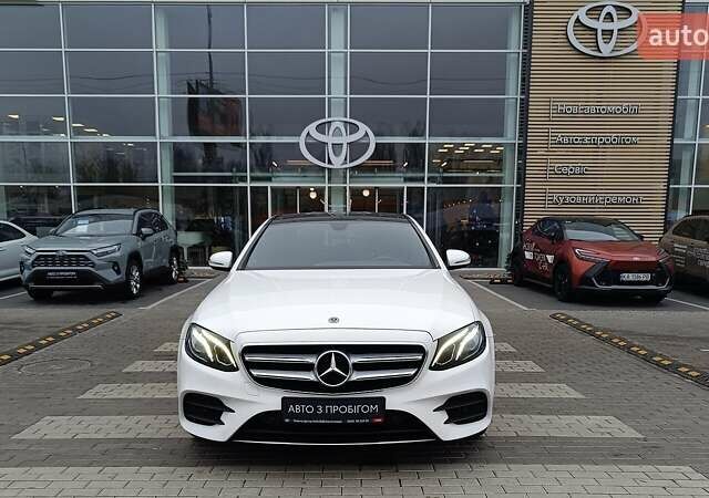 Белый Мерседес Е-Класс, объемом двигателя 1.99 л и пробегом 194 тыс. км за 27856 $, фото 3 на Automoto.ua