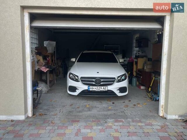Білий Мерседес Е-Клас, об'ємом двигуна 1.99 л та пробігом 74 тис. км за 30000 $, фото 46 на Automoto.ua