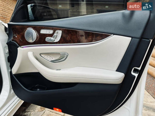 Белый Мерседес Е-Класс, объемом двигателя 2 л и пробегом 52 тыс. км за 33000 $, фото 32 на Automoto.ua