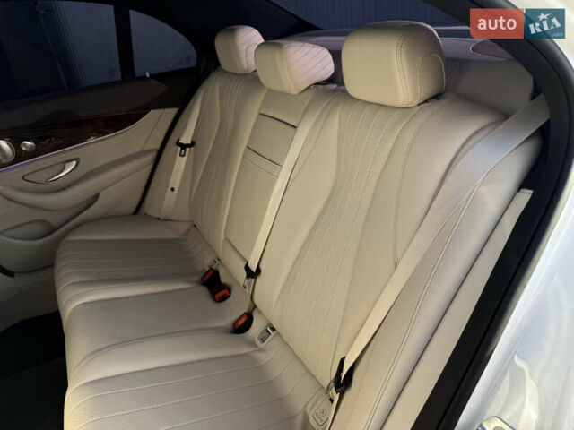 Белый Мерседес Е-Класс, объемом двигателя 2 л и пробегом 85 тыс. км за 22500 $, фото 18 на Automoto.ua