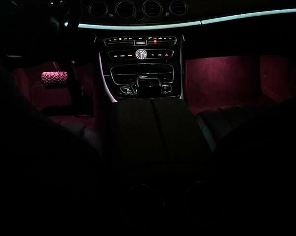 Белый Мерседес Е-Класс, объемом двигателя 2 л и пробегом 89 тыс. км за 33499 $, фото 38 на Automoto.ua