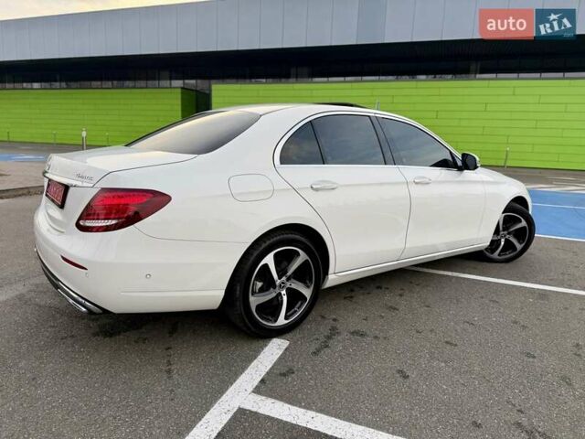 Белый Мерседес Е-Класс, объемом двигателя 1.95 л и пробегом 99 тыс. км за 31900 $, фото 16 на Automoto.ua