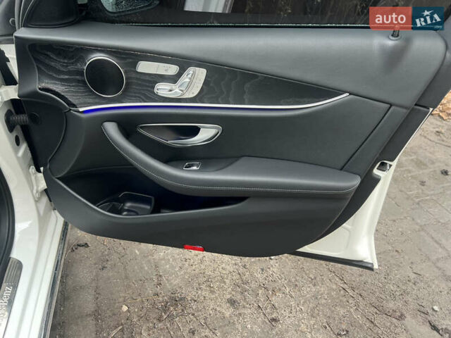 Белый Мерседес Е-Класс, объемом двигателя 1.95 л и пробегом 125 тыс. км за 28500 $, фото 36 на Automoto.ua