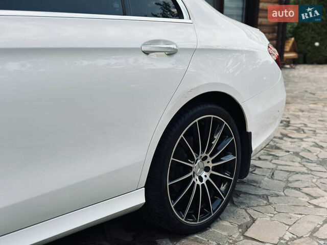 Белый Мерседес Е-Класс, объемом двигателя 2 л и пробегом 52 тыс. км за 33000 $, фото 4 на Automoto.ua