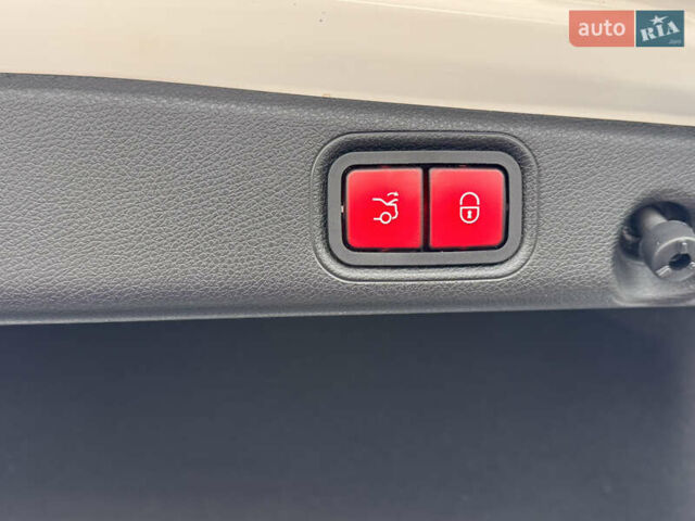 Білий Мерседес Е-Клас, об'ємом двигуна 1.99 л та пробігом 141 тис. км за 26950 $, фото 25 на Automoto.ua