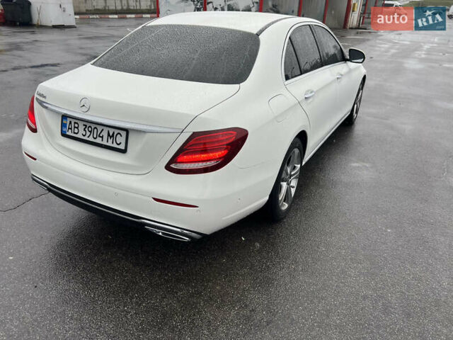 Белый Мерседес Е-Класс, объемом двигателя 1.95 л и пробегом 125 тыс. км за 28500 $, фото 7 на Automoto.ua