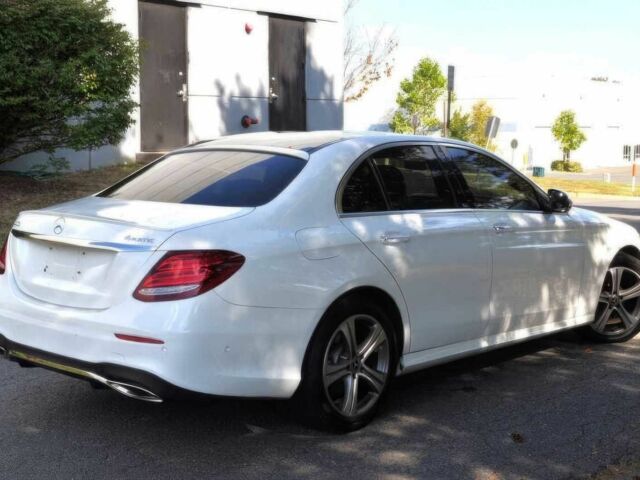 Білий Мерседес Е-Клас, об'ємом двигуна 2 л та пробігом 32 тис. км за 7600 $, фото 5 на Automoto.ua