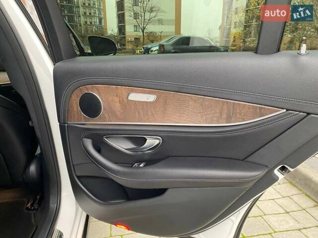 Белый Мерседес Е-Класс, объемом двигателя 2 л и пробегом 213 тыс. км за 29900 $, фото 61 на Automoto.ua