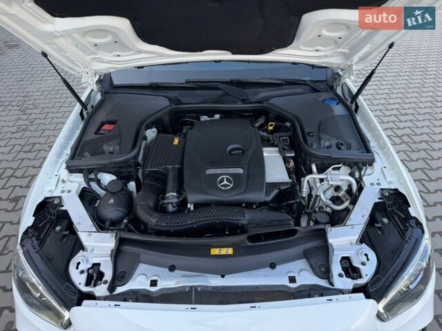 Белый Мерседес Е-Класс, объемом двигателя 2 л и пробегом 112 тыс. км за 30500 $, фото 51 на Automoto.ua