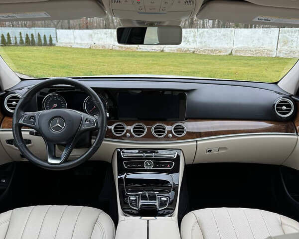 Белый Мерседес Е-Класс, объемом двигателя 1.99 л и пробегом 121 тыс. км за 25000 $, фото 13 на Automoto.ua