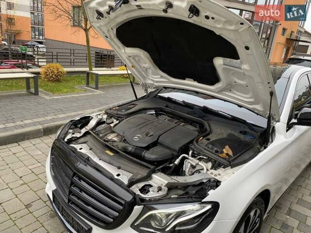 Белый Мерседес Е-Класс, объемом двигателя 2 л и пробегом 213 тыс. км за 29900 $, фото 74 на Automoto.ua