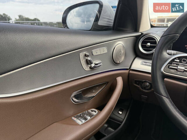 Белый Мерседес Е-Класс, объемом двигателя 1.6 л и пробегом 43 тыс. км за 35900 $, фото 16 на Automoto.ua