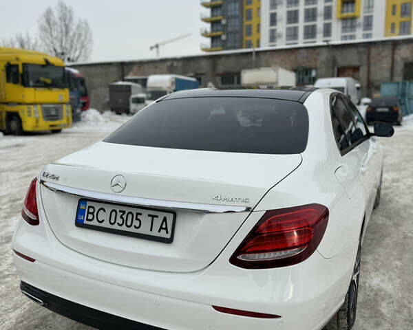 Белый Мерседес Е-Класс, объемом двигателя 1.95 л и пробегом 122 тыс. км за 28999 $, фото 4 на Automoto.ua