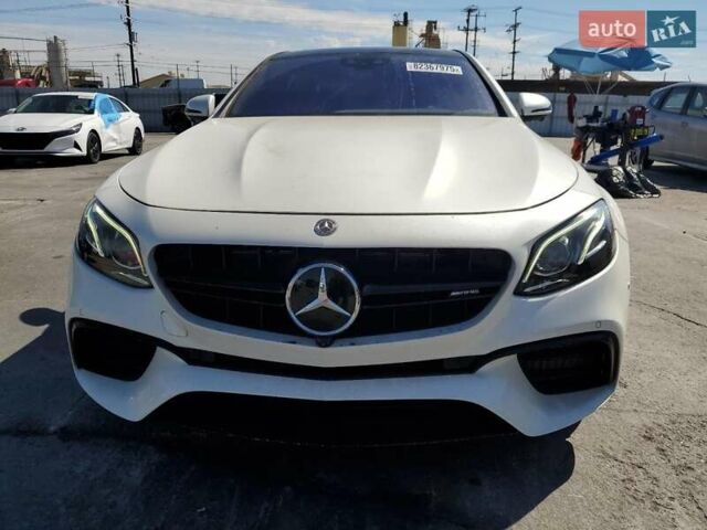 Белый Мерседес Е-Класс, объемом двигателя 3.98 л и пробегом 84 тыс. км за 30000 $, фото 4 на Automoto.ua