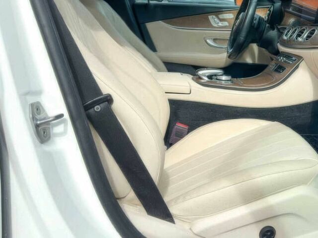 Белый Мерседес Е-Класс, объемом двигателя 2 л и пробегом 45 тыс. км за 7600 $, фото 5 на Automoto.ua