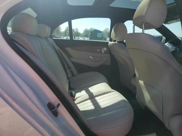 Белый Мерседес Е-Класс, объемом двигателя 2 л и пробегом 18 тыс. км за 9400 $, фото 9 на Automoto.ua