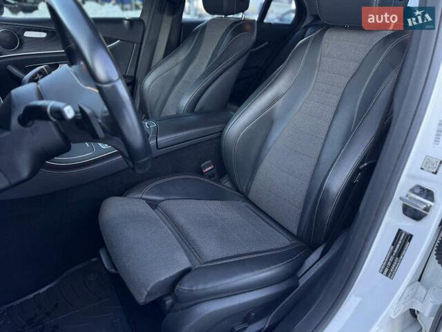 Белый Мерседес Е-Класс, объемом двигателя 1.95 л и пробегом 70 тыс. км за 31999 $, фото 14 на Automoto.ua