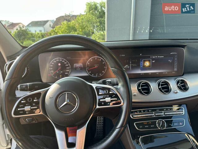 Белый Мерседес Е-Класс, объемом двигателя 1.6 л и пробегом 58 тыс. км за 38500 $, фото 20 на Automoto.ua