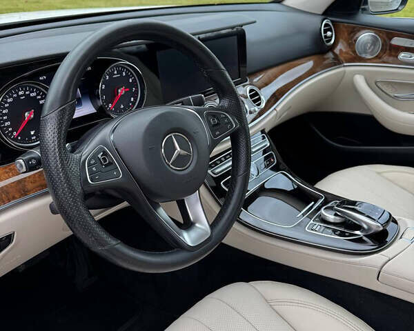 Белый Мерседес Е-Класс, объемом двигателя 1.99 л и пробегом 121 тыс. км за 25000 $, фото 10 на Automoto.ua