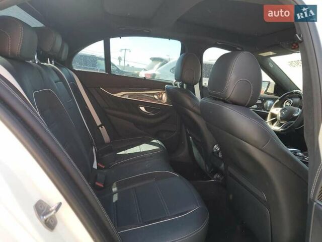 Белый Мерседес Е-Класс, объемом двигателя 3.98 л и пробегом 84 тыс. км за 30000 $, фото 9 на Automoto.ua