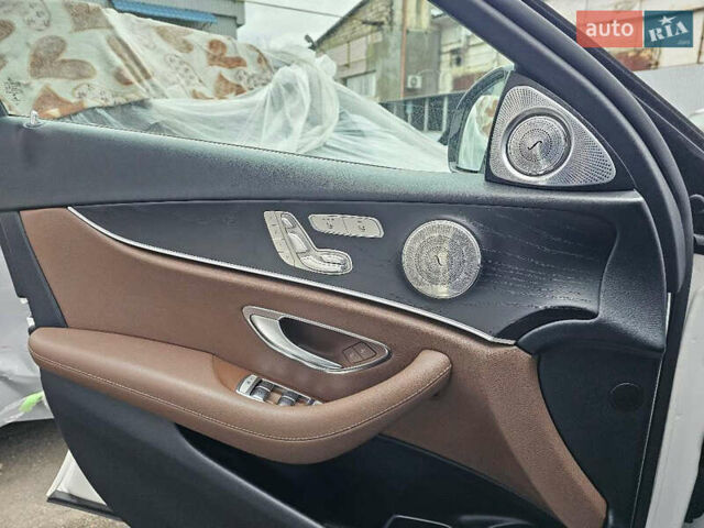 Белый Мерседес Е-Класс, объемом двигателя 1.95 л и пробегом 191 тыс. км за 30000 $, фото 8 на Automoto.ua