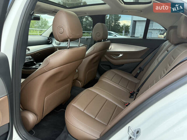 Белый Мерседес Е-Класс, объемом двигателя 1.6 л и пробегом 43 тыс. км за 35900 $, фото 10 на Automoto.ua