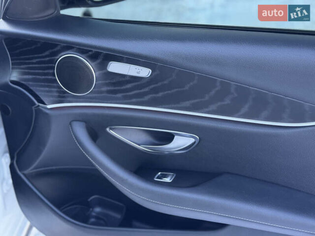 Белый Мерседес Е-Класс, объемом двигателя 1.95 л и пробегом 70 тыс. км за 31999 $, фото 19 на Automoto.ua