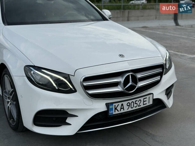 Белый Мерседес Е-Класс, объемом двигателя 1.6 л и пробегом 43 тыс. км за 35900 $, фото 4 на Automoto.ua