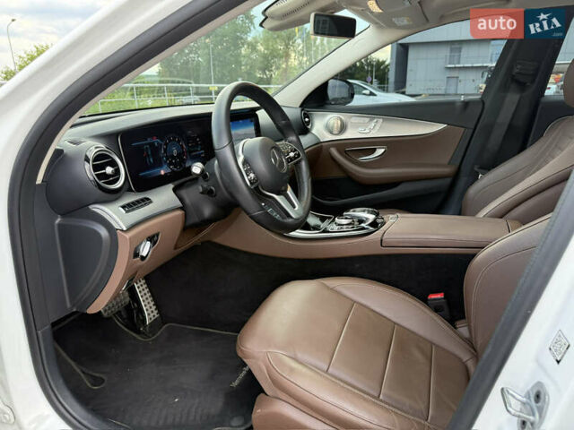 Белый Мерседес Е-Класс, объемом двигателя 1.6 л и пробегом 43 тыс. км за 35900 $, фото 22 на Automoto.ua