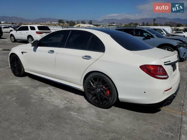 Белый Мерседес Е-Класс, объемом двигателя 3.98 л и пробегом 84 тыс. км за 30000 $, фото 2 на Automoto.ua