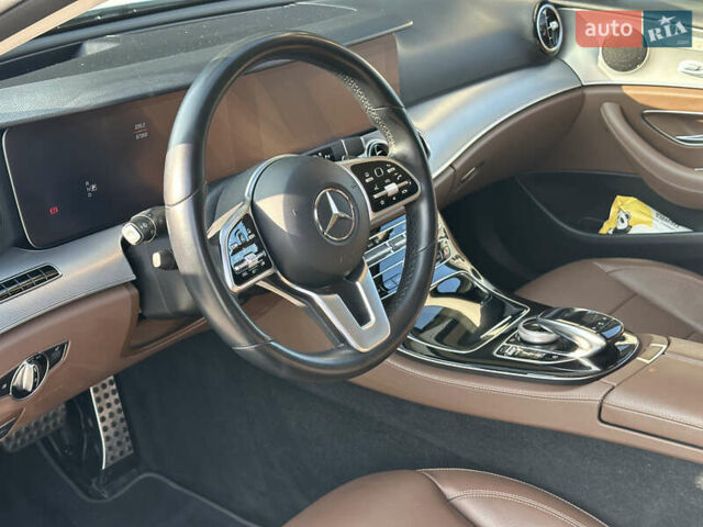 Белый Мерседес Е-Класс, объемом двигателя 1.6 л и пробегом 58 тыс. км за 38500 $, фото 23 на Automoto.ua